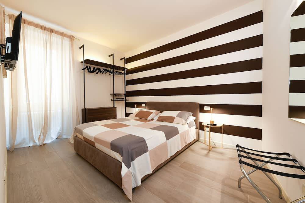Entire apartment, Comfort and style in the historic center in Desenzano del Garda, Garda Mountains