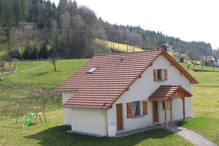 Gîte pour 9 personnes, avec jardin à Le Syndicat
