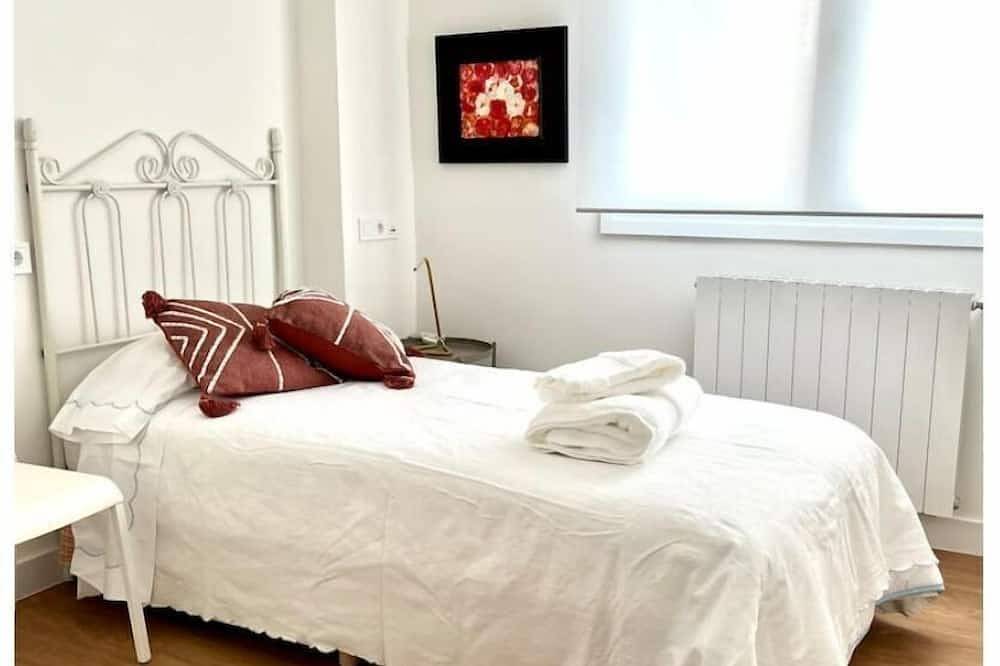 Entire apartment, Apartamento Entero Para 4 Personas en Leioa. Sin Ascensor in Leioa, Bizkaia