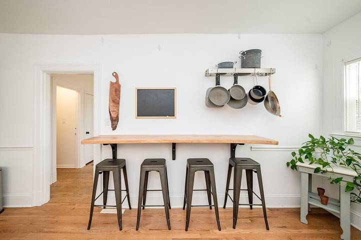 Vacation rental for 13 people, with yard in Lynchburg