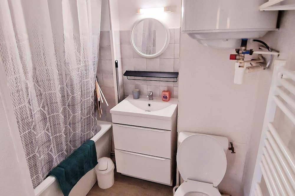 Entire apartment, \"Le Bisontin\", Studio Cosy au Calme, Proche de la Gare in Besançon, Doubs