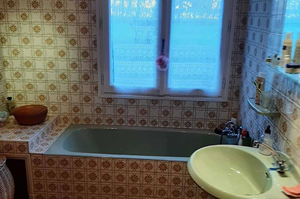 Maison en Pleine Campagne Avec Piscine Privée. Les 4 Pattes Sont Acceptés in Eus, Región de Prades (Francia)