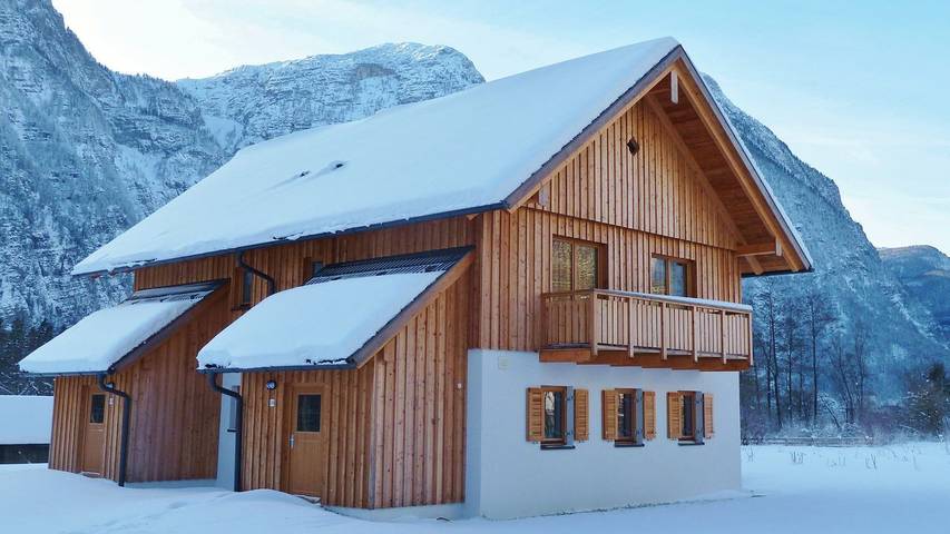 Hütte für 4 Personen, mit Garten und Pool sowie Sauna und Balkon in Obertraun