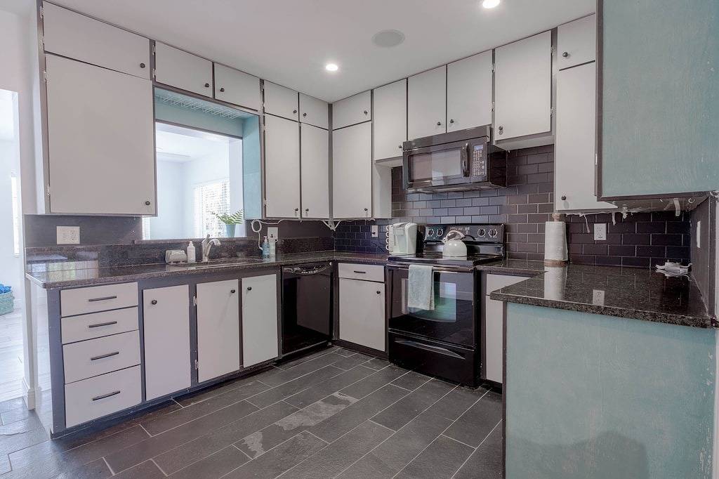 Swim Up Bar - Outdoor Paradise! in Delray Beach, Palm Beach County