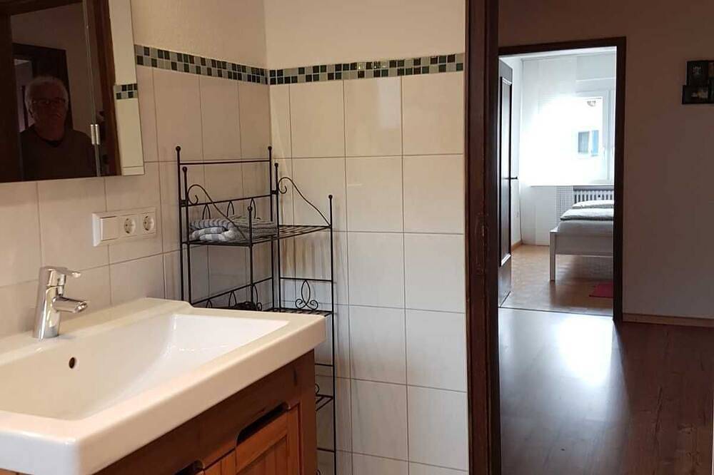 Ganze Wohnung, Ferienwohnung 100qm 4 Zimmer Terasse 25qm 1 Garage und 1 Stellplatz - in Europa-Park, Kappel-Grafenhausen