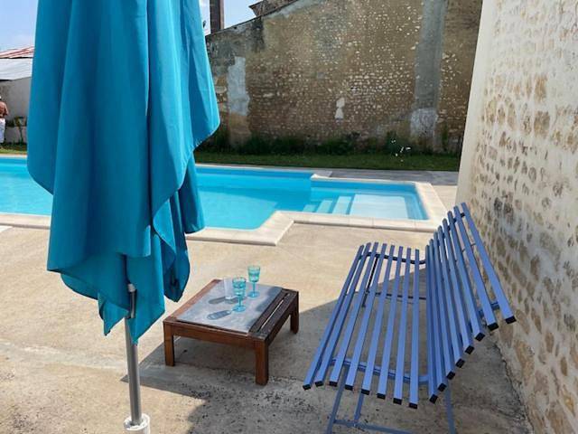 Location de vacances pour 2 personnes, avec Terrasse ainsi que Jardin et Piscine à Saint-Palais-de-Phiolin - 2