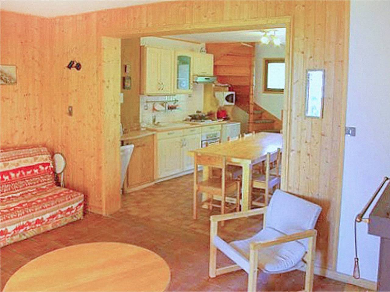Charming apartment with balcony & fireplace, pet friendly! in La Léchère, Le Grand Domaine