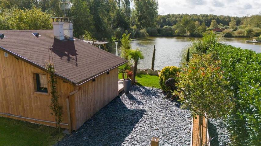 Location de vacances pour 2 personnes, avec vue sur le lac et vue ainsi que jardin et piscine, animaux acceptés à Prouilly - 3