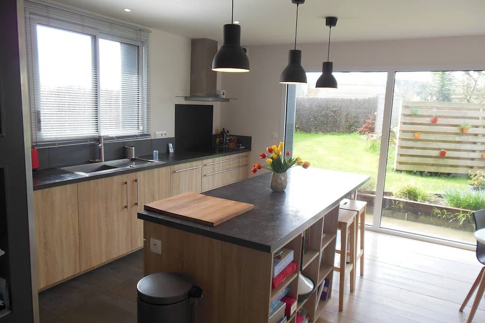 Helle, moderne neue Villa 2 Minuten von den schönen Stränden in Santec, Ceinture Dorée