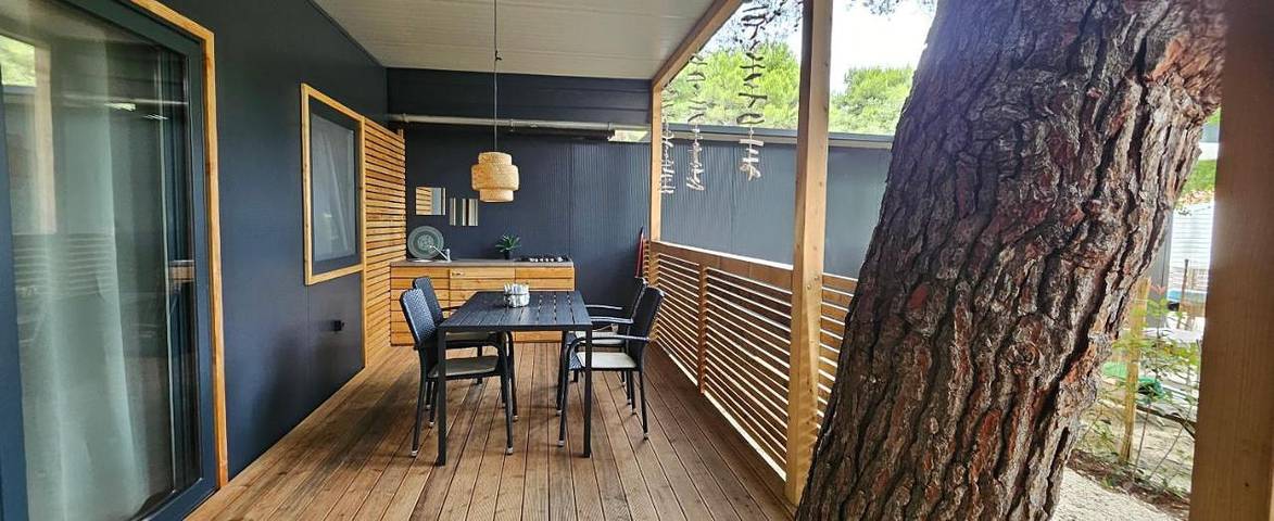 Camping per 4 persone, con Terrazza e Giardino a Premantura