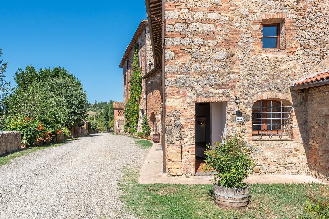 Ganze Wohnung, Apartment 'Giardino Su Siena' mit Blick auf die Hügel, Gemeinschaftsgarten und Wlan in Monteroni d'Arbia, Siena Provinz