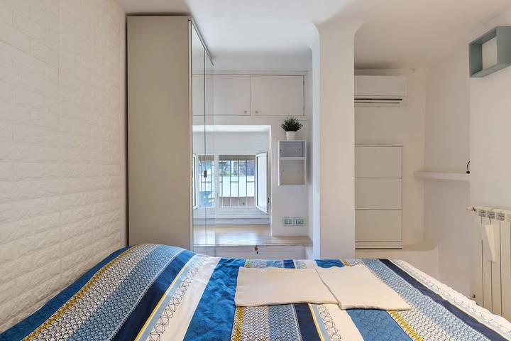 Entire apartment, Smart Loft Apartment with Private Terrace, Wi-Fi, and Air Conditioning in Rome, Rome Province