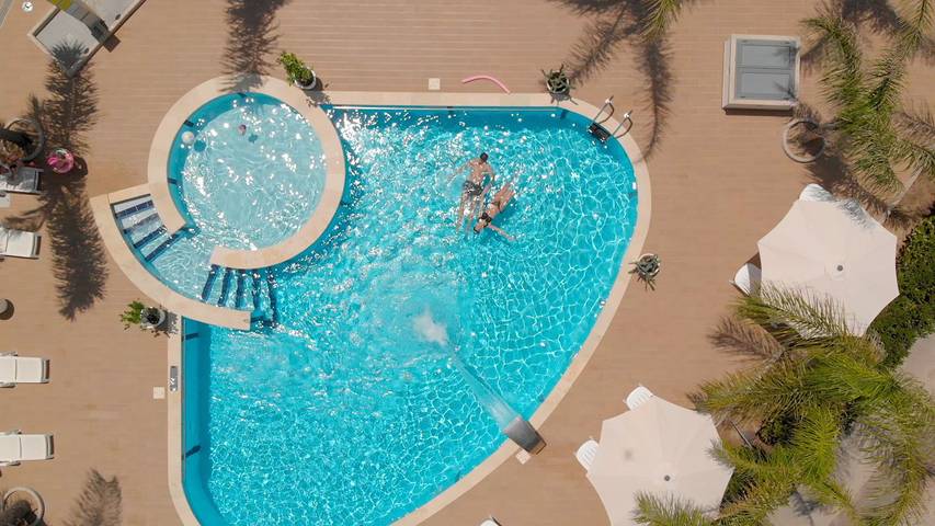 Appartamento vacanze per 4 persone, con balcone e piscina - 1