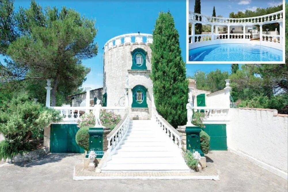 Unique hilltop villa in Provence, stunning private pool, 6+bdrms + optional gite in Beaucaire, Nimes region