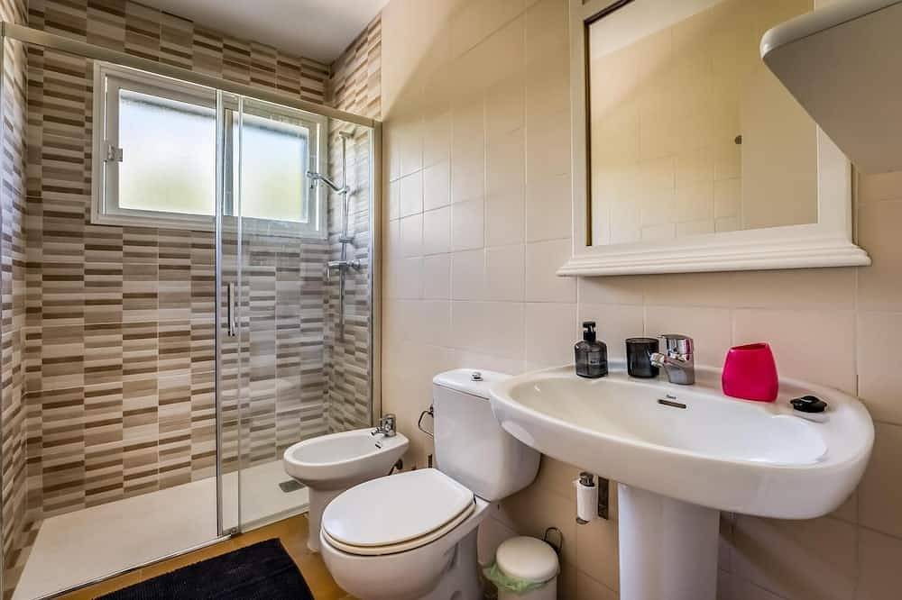 Apartamento entero, Apartment \"Orchidée\"- sea view, swimming pool, air conditioning, terrace. in Arenal d'en Castell, Es Mercadal