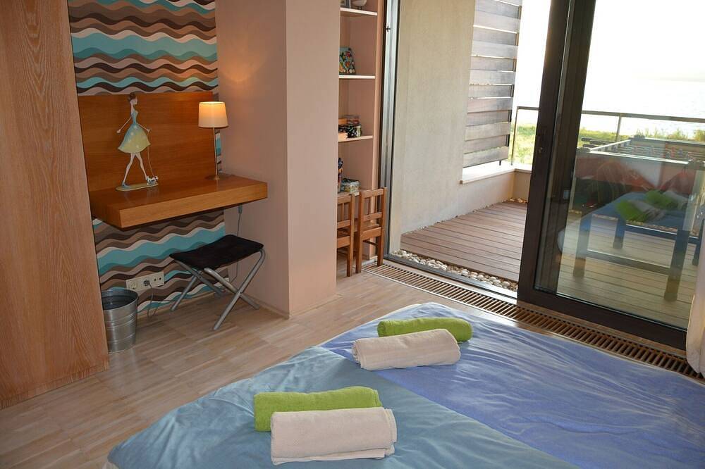 Luxury Lakefront Villa with Private Pier & Jacuzzi. Private Beach! in Balatonőszöd, Southern Shore of Lake Balaton