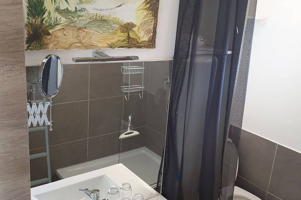 Maisonnette proche de la plage, parking, jardin, wifi, climatisation in Agde, Côte d'Améthyste