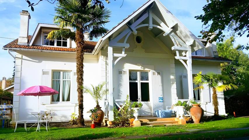 Chambre d’hôte pour 2 personnes, avec piscine ainsi que jardin et jacuzzi dans Taussat