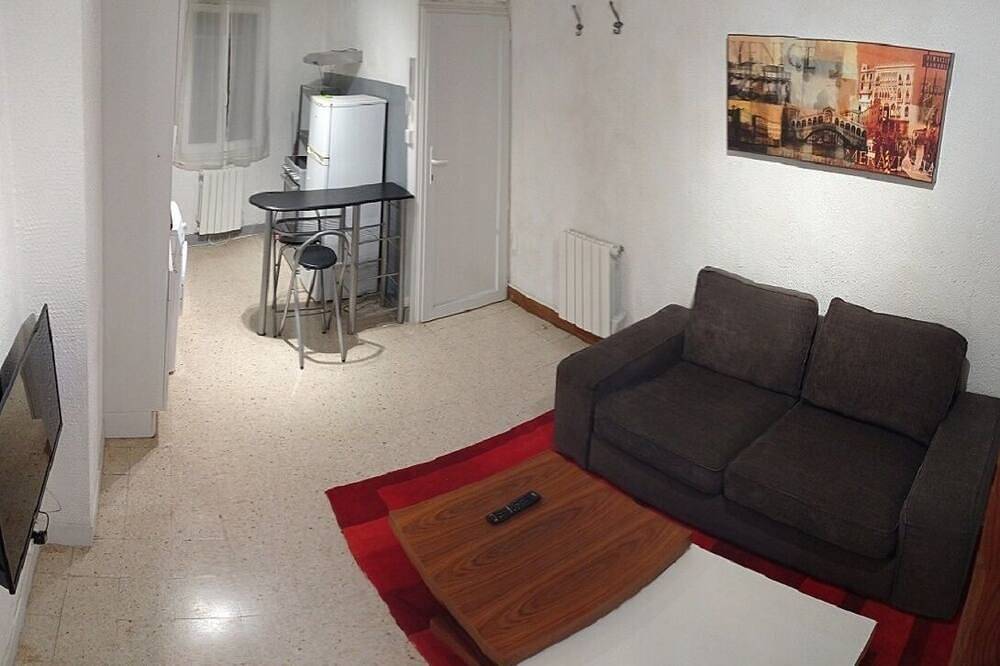 Apartamento entero, Quiet T2 apartment in Provencal village in Cadolive, Marsella region