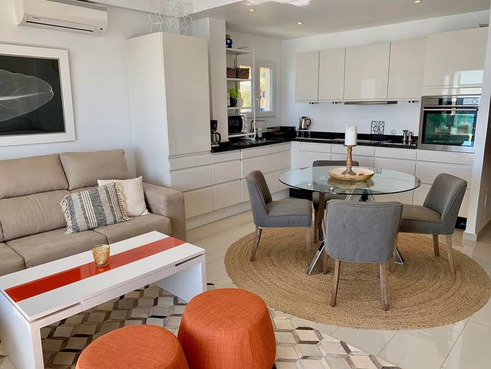 Entire apartment, Beachfront In Fuengirola Apartment with Sea Views, Wi-Fi, and Air Conditioning in Torreblanca (Fuengirola), Fuengirola