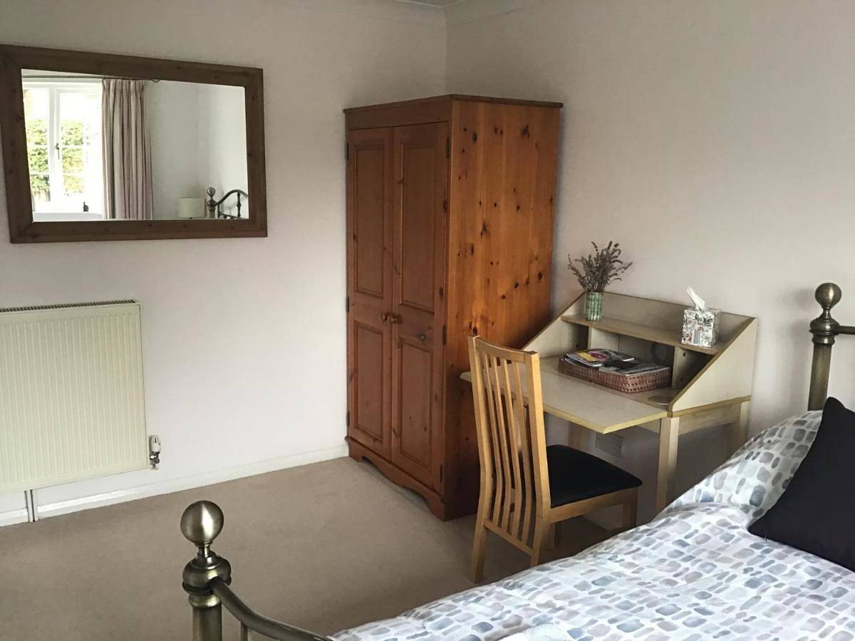 Deluxe Double Room with Shower in Mudeford, Christchurch