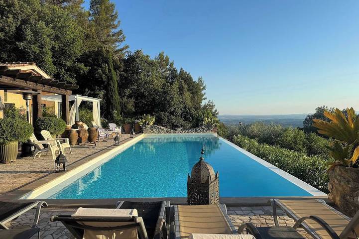 Location de vacances pour 10 personnes, avec jardin ainsi que balcon et piscine à Calvi dell'Umbria