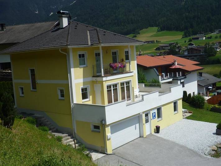 Ferienwohnung für 4 Personen, mit Ausblick und Garten sowie Terrasse, kinderfreundlich im Stubaital - 2