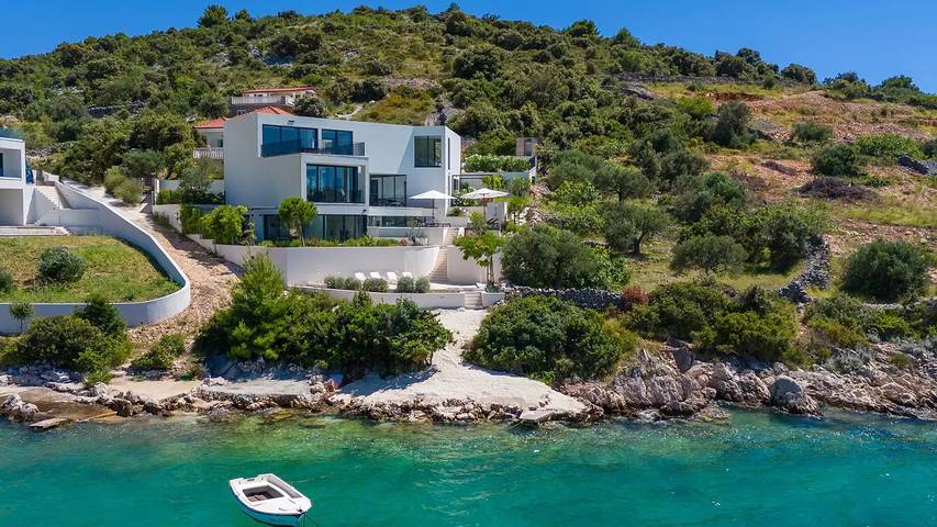 Villa für 10 Personen, mit Terrasse und Garten sowie Pool - 1