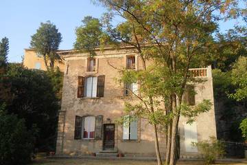 Location de vacances pour 6 personnes, avec jardin à Barjols