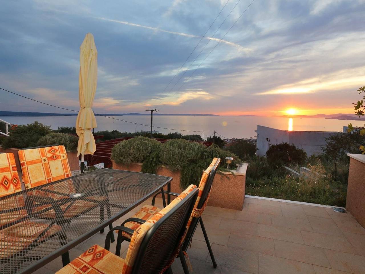 Appartement entier, Mit Terrasse und herrlichem Ausblick in Podstrana, Split-Dalmatie