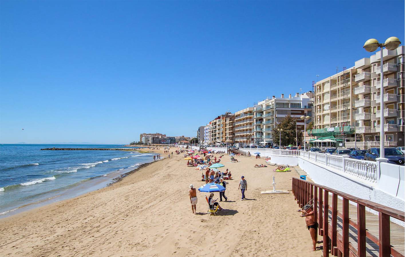 Appartement de vacances entier, Appartement confortable de 68 m² près de la plage avec garage, climatisation, piscine et internet in Torrevieja Centre, Torrevieja