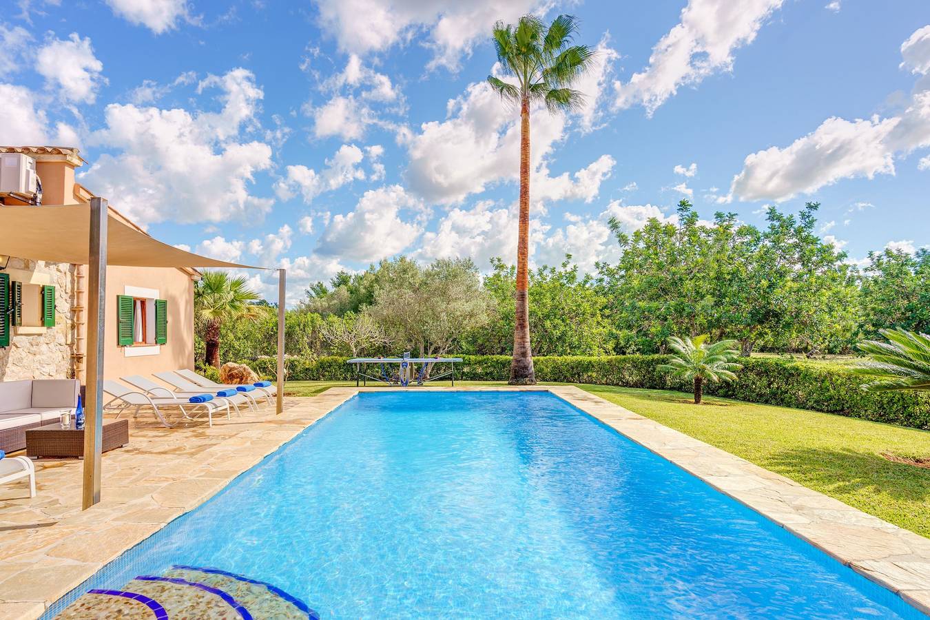 Villa Joana mit Bergblick, Wi-Fi, Garten, Pool & Terrassen in Pollença, Mallorca Norden