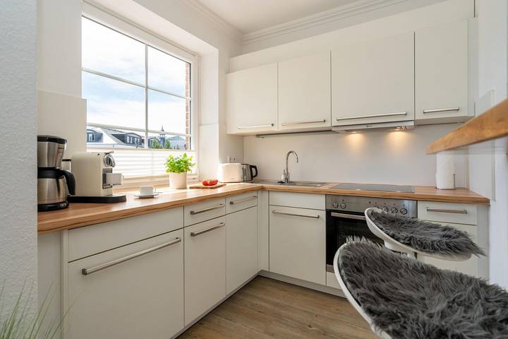 Ganze Wohnung, Modernes und zentrales App. für 4 Personen mit Balkon, Pkw-Stellplatz, WLAN. in Westerland, Sylt (Gemeinde)