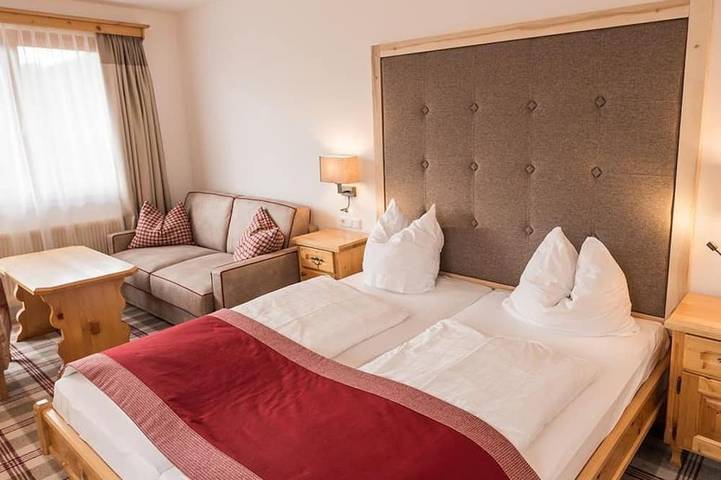 Ferienhaus für 4 Personen, mit Pool und Sauna sowie Balkon und Garten, mit Haustier