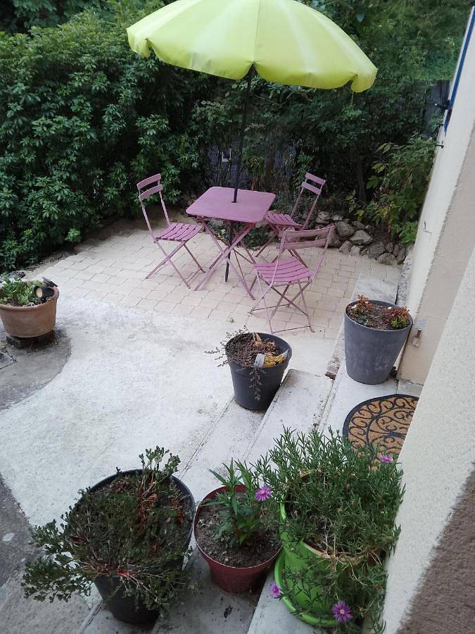 Gîte pour 2 personnes, avec Terrasse ainsi que Jardin et Vue à Cadillac (entreprise) - 3
