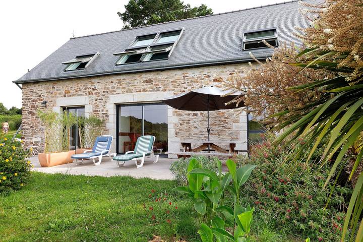 Casa de vacaciones 'Ty Coat' con terraza privada, Wi-Fi y aire acondicionado in Bannalec, Region de Quimper