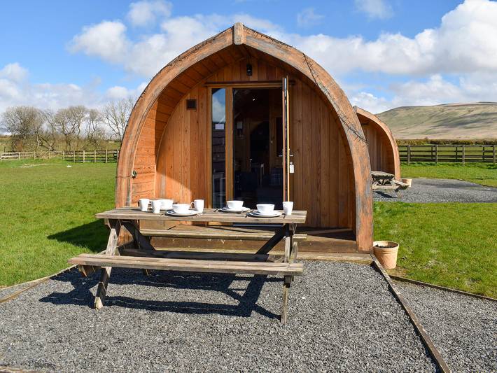 Glamping for 5 people, with garden in the Lake District