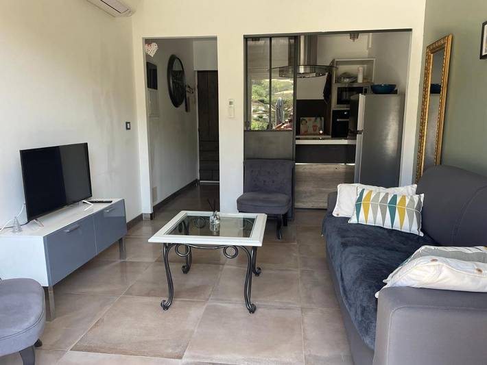 Gîte pour 4 personnes, avec terrasse ainsi que jardin et vue dans Plage d'Anthéor