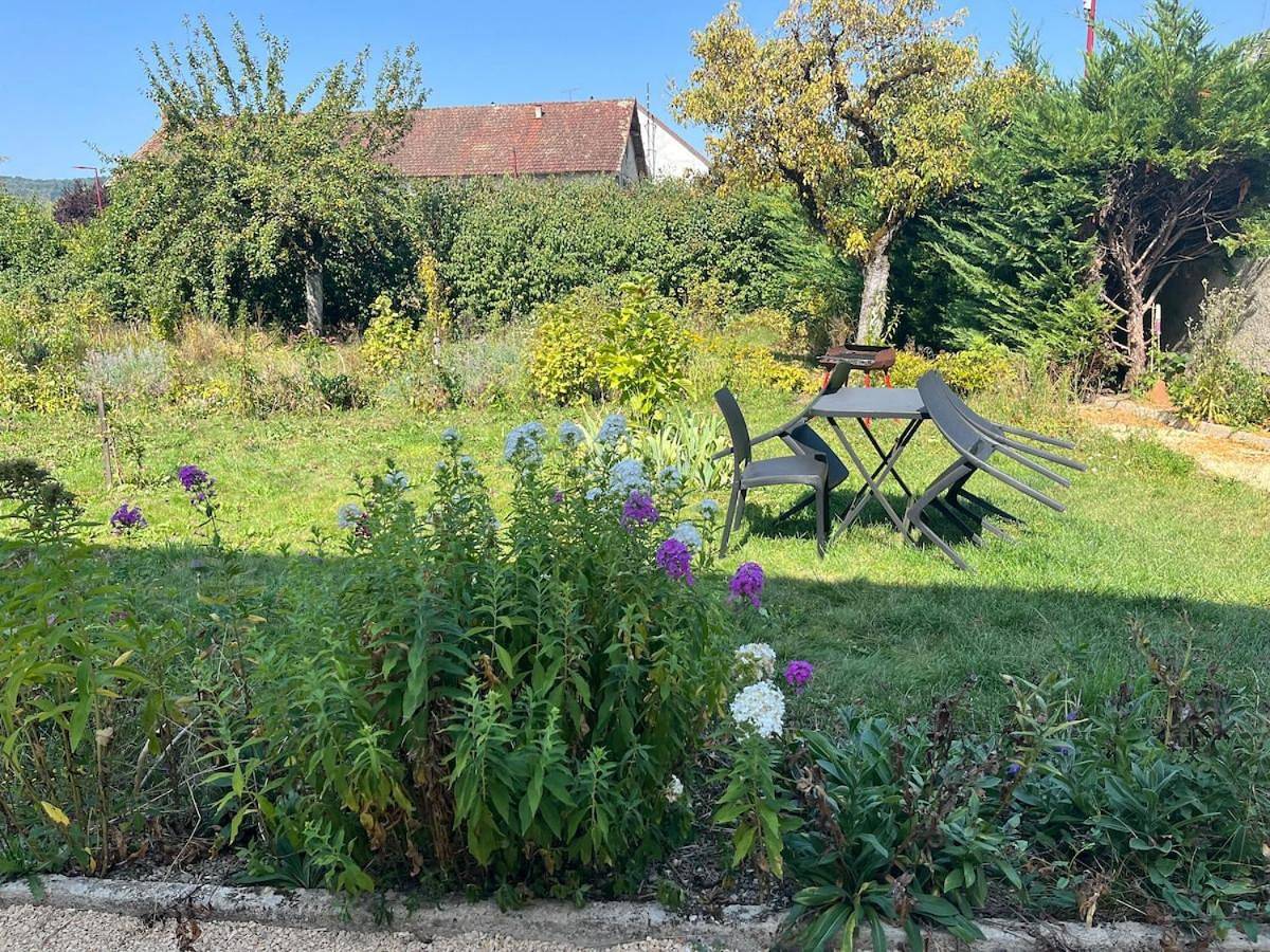 Appartement entier, One-Bedroom Apartment in Pont-de-Poitte, Jura Francais