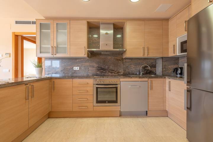 Apartamento entero, Apartamento 'Turó de Tjelle' con vistas al mar, Wi-Fi y aire acondicionado in Perelló, Costa Dorada