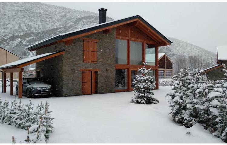 Chalet pour 10 personnes, avec Balcon et Jacuzzi ainsi que Terrasse et Jardin