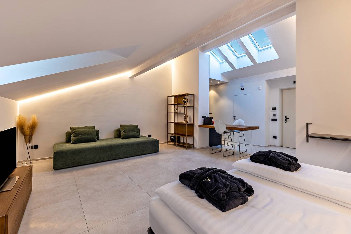 Studio entier, Studio 'App 303 Palazzo Cavour' avec vue sur la montagne, Wi-Fi et climatisation in Centro-Piani-Rencio, Bolzano