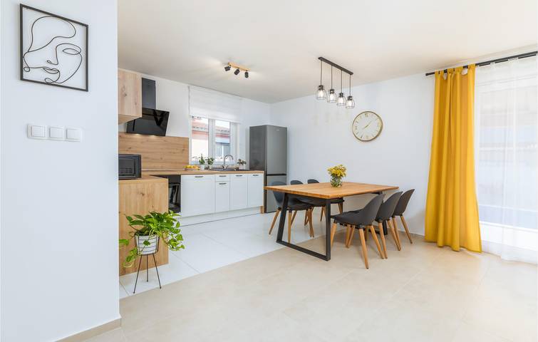 Moderno apartamento de 2 dormitorios con piscina, cerca de la playa y de restaurantes en Stinjan in Pula-Medulin, Pula