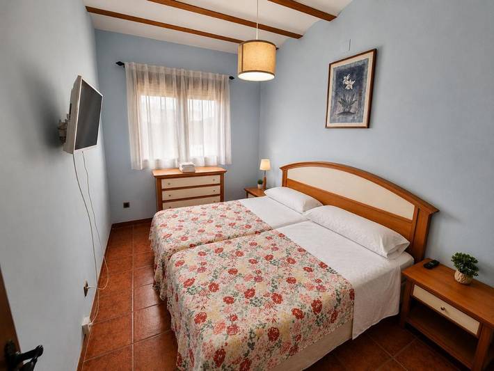 Casa rural para 6 personas, con Terraza además de Jardín y Vistas en Robledo - 2