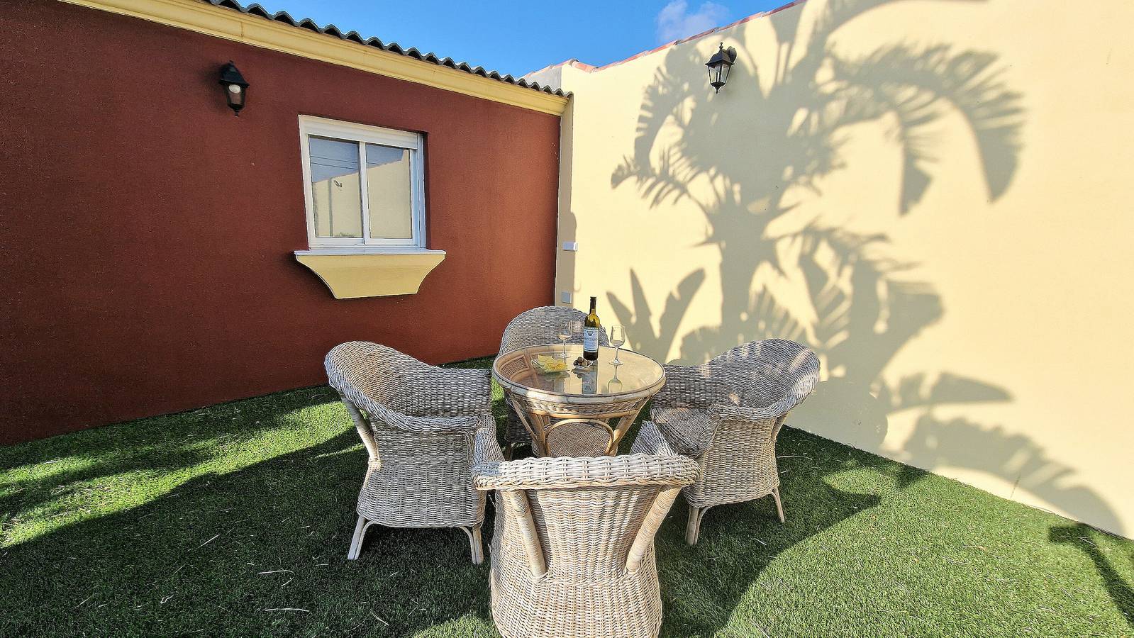 Villa 'Candari House' con terraza privada, Wi-Fi y aire acondicionado in Chiclana de la Frontera, Costa de la Luz