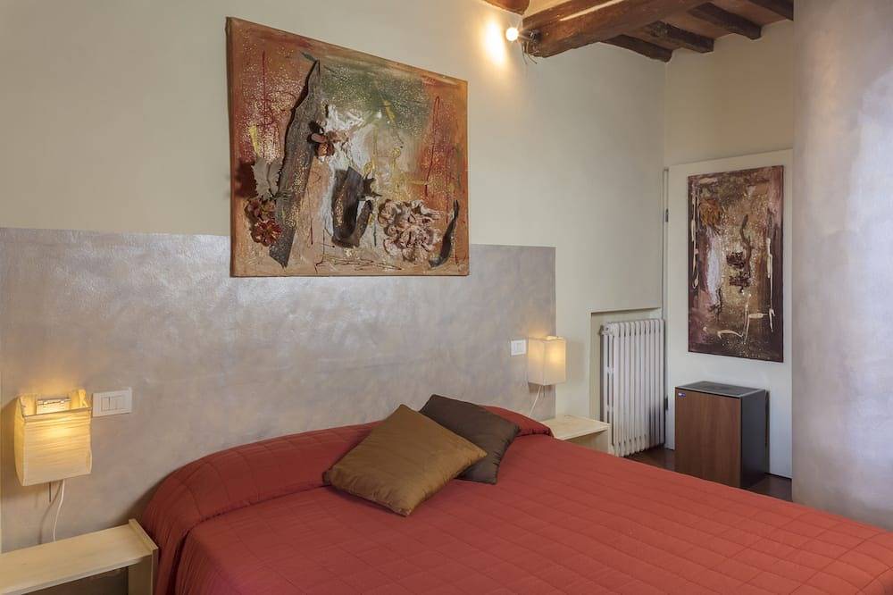 Hel lägenhet, Double bedroom with private entrance common pool and garden in San Gimignano, Siena provins