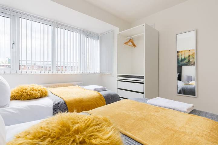 Fab for Contractors or Relocations - A Stylish House & Garden+Parking in Birmingham, Birmingham Area