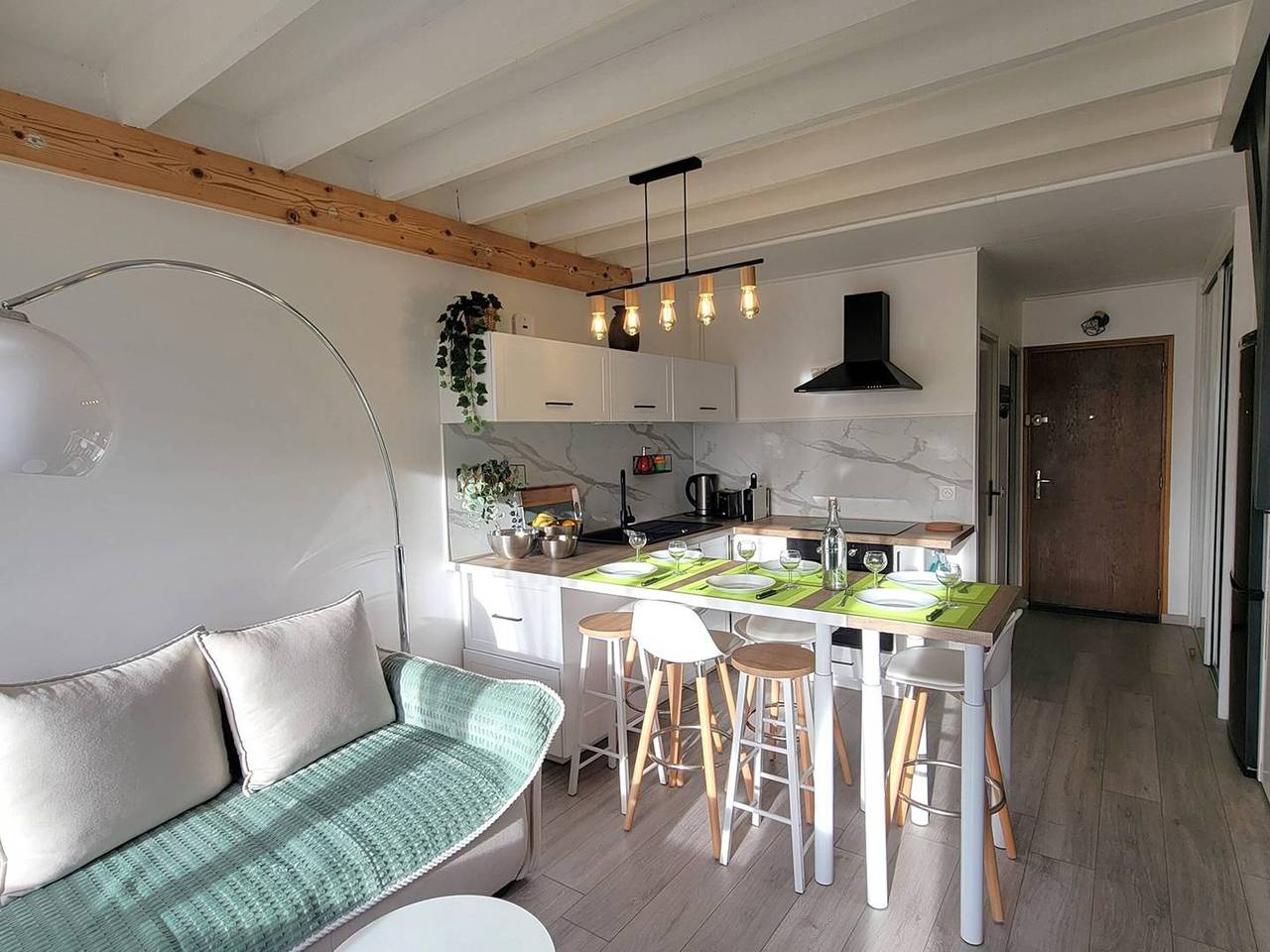 Entire apartment, Duplex 6 pers - Center station - Ski/Hiking - Balcony in Saint-Michel-de-Chaillol, Écrins National Park
