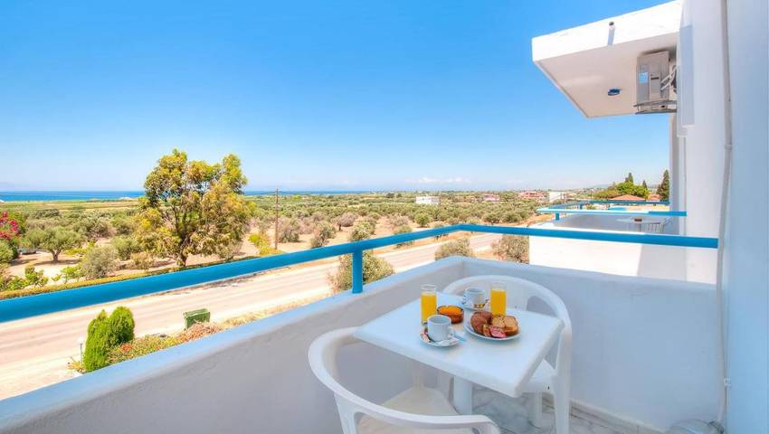 Chambre d’hôte pour 2 personnes, avec Balcon et Terrasse ainsi que Jardin et Vue