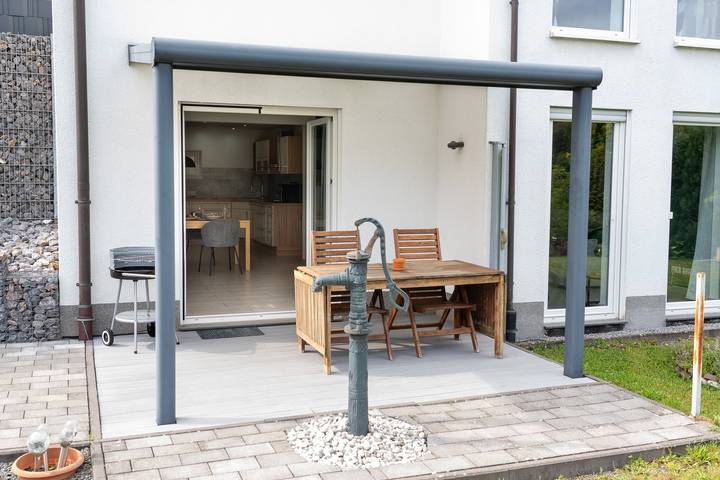 Hel lejlighed, Apartment 'Retreat' with Mountain View, Private Garden and Wi-Fi in Plettenberg, Märkischer Kreis